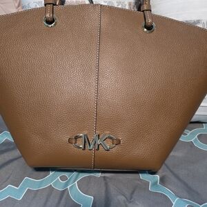 Michael Kors IZZY Fan Tote